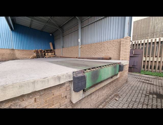1,840M² WAREHOUSE TO LET IN JET PARK